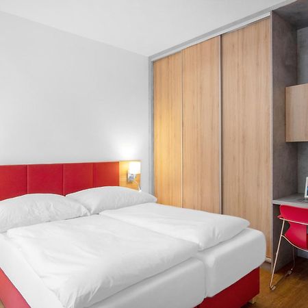 Szent Bernadett Csaladi Apartmanhaz Siofok Bagian luar foto